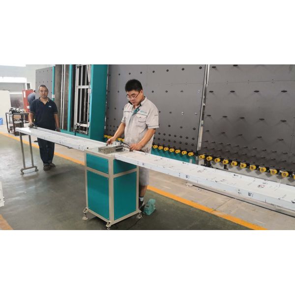 Гибкое алюминиевое вырезывание увидело машины, малошумную изолируя стеклянную производственную линию