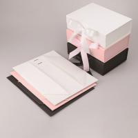 Caixa de empacotamento de dobramento cor-de-rosa laminada do presente do cartão com fita da curva