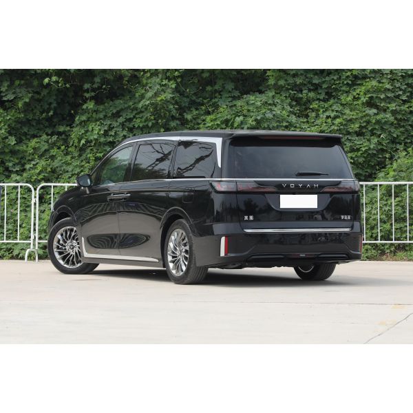 PHEV затыкают внутри гибридного ФАНТАЗЕРА автомобиля 200km/H VOYAH электротранспорта 1.5T 4WD MPV EV