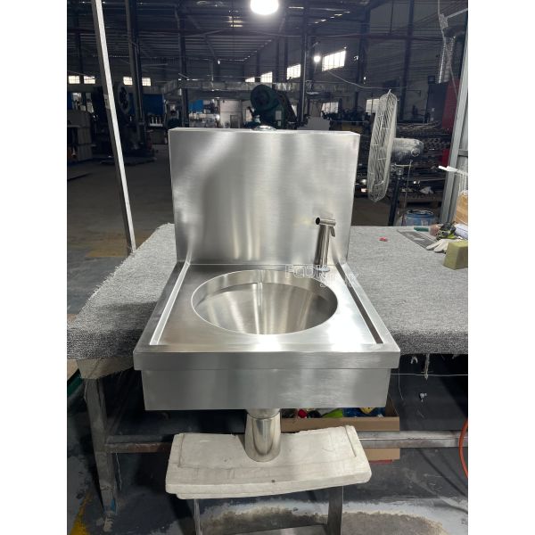 Wall Mounted Stainless Steel 304/316 Utility Single Bowl Sluice Sinks Spray gun Faucet  With Flush Valve Cistern For Hospitals, clinic Medical Surgery