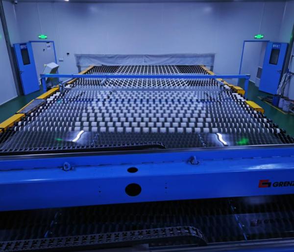 Oversized Ultra-Thin Glass Panels - Premium Low-Iron Substrate for Electronics