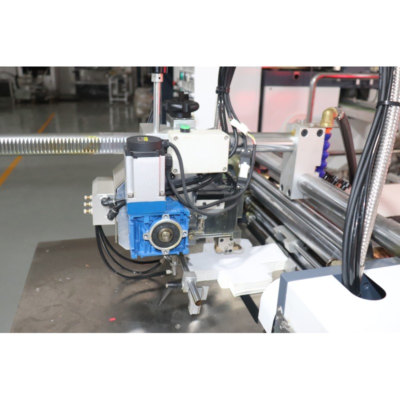 380V Automatic four-Corner Pasting Machine with 20-28Pcs/Min Speed and L4900*W4305*H2900mm Dimensions