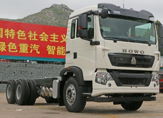 White Color SINOTRUK HOWO 6X4 Heavy Cargo Truck 290HP HF7 / HF9 Front Axles 40Ton