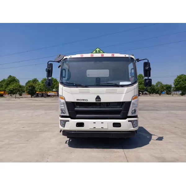 Sinotruk HOWO 5cbm Heavy Duty Fuel Tank Truck for Sale
