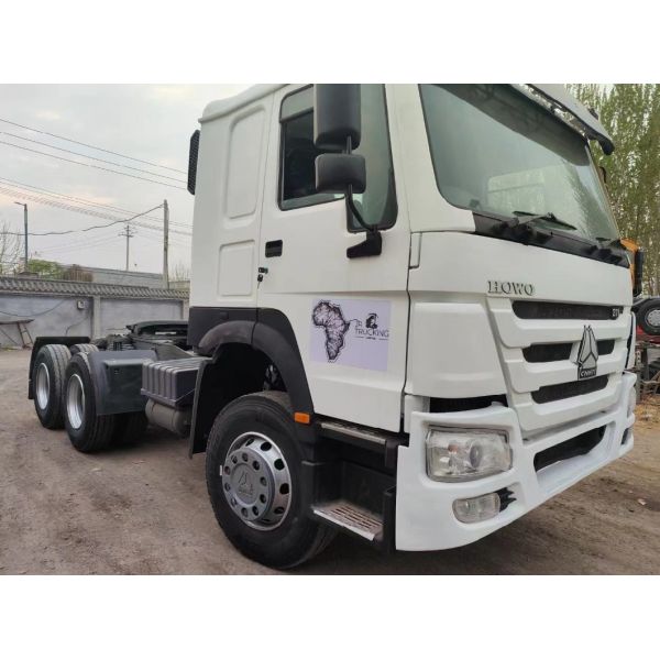 6×4 Приводное колесо Sinotruck HOWO 371HP Тракторный грузовик 8,55*2,5*3,5 м с высокой прочностью