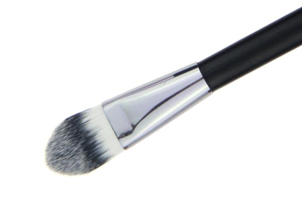 Eco Sliver Ferrule Cute Powder Foundation Brush With Long Wooden Handle
