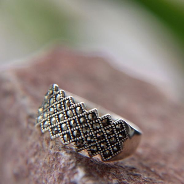 Thai Sterling Silver Band Ring with Marcasite Vintage Old Style Jewelry (R121401)