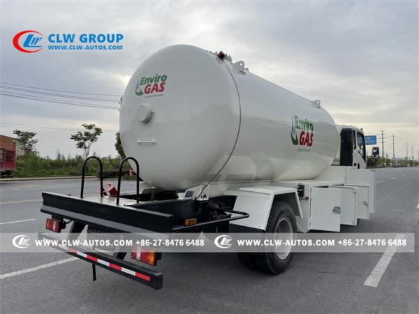 Howo 4X2 RHD 15000 litros de caminhão de cauda cortada do propano com distribuidor