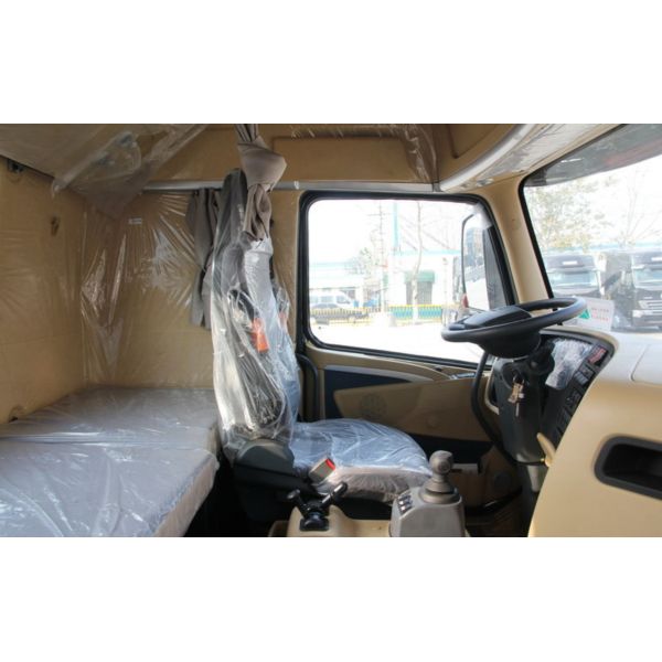 HOWO stock in Africa howo 7 horse 371HP 6x4 euro 2-5 Diesel Trailer Truck HOWO Tractor Truck Head