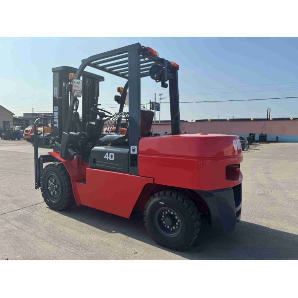 Diesel Engine 4t Forklift Truck with CE ISO SGS Standard Certification