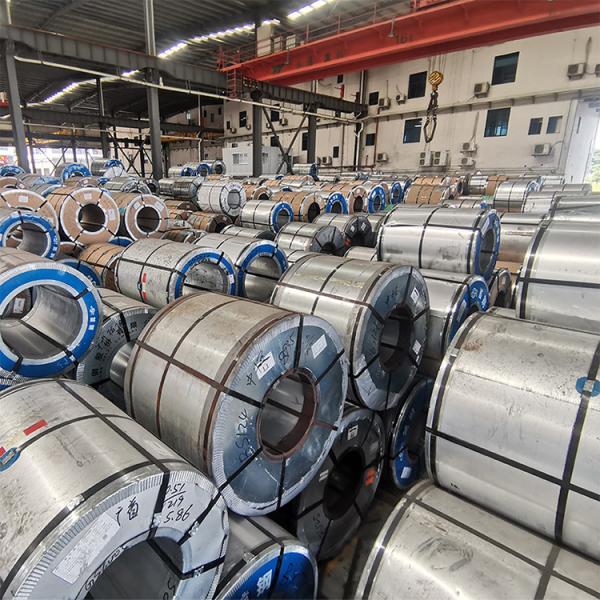 O silicone galvanizou a tira/bobina revestidas de alumínio de colocação de correias de aço do soldado com pálete de madeira