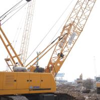 XLC220 Grue à rampe 220Ton Convient pour divers projets Convient pour soulever des objets lourds pendant la construction
