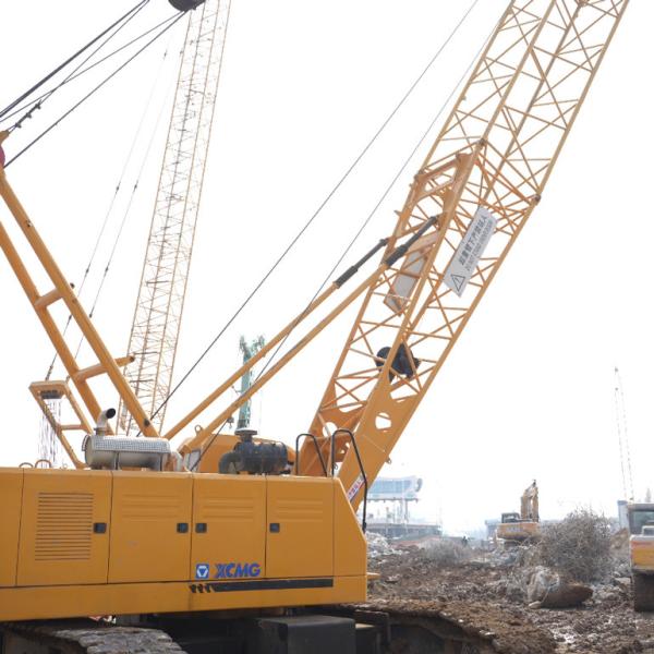 XLC220 Grue à rampe 220Ton Convient pour divers projets Convient pour soulever des objets lourds pendant la construction