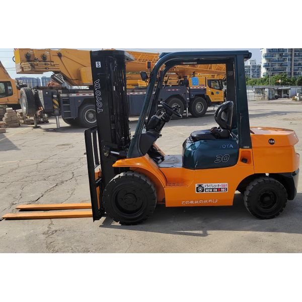 Camión de elevación usado de 3 toneladas Toyota FD30 elevadora de horquilla original japonesa