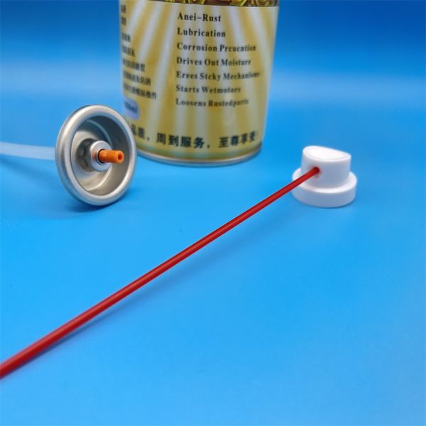 Valve de lubrification WD-40 polyvalente pour les tâches ménagères et les outils de jardin avec fonction de pulvérisation à 360 degrés.