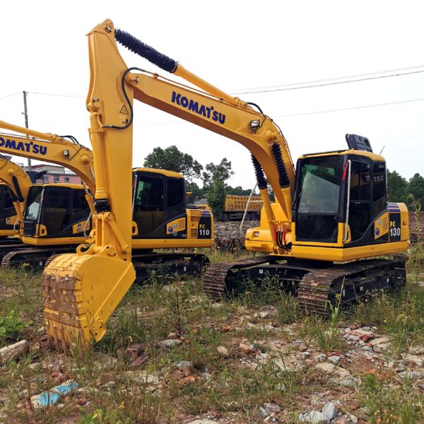 Japan Made Good Condition Komatsu PC130 Excavator 13 Ton Crawler Machine Weight in Shanghai