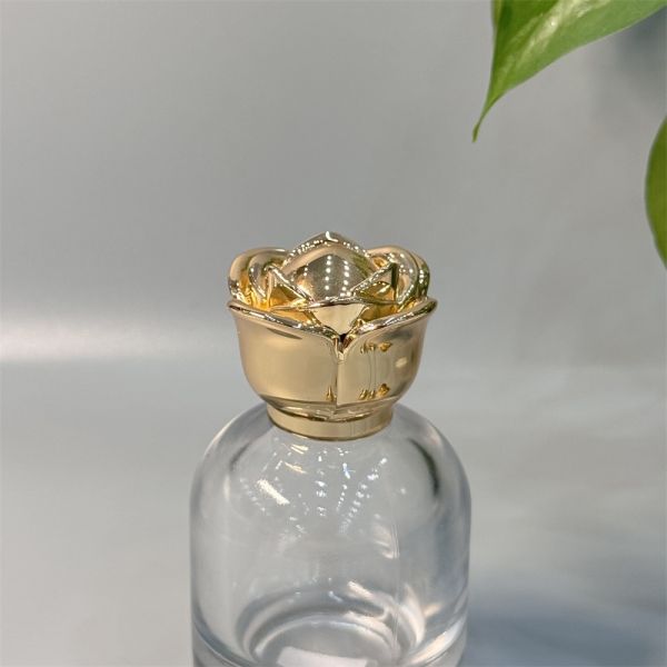 Luxury Rose Sculpted Perfume Cap in Gold & Black Zinc Alloy