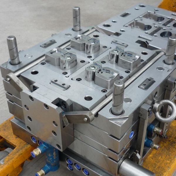 Мотоцикл 1000000 автозапчастей прессформ алюминиевой отливки съемок AL7075