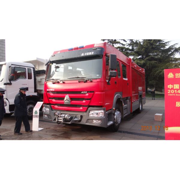 6m3 Sinotruk Howo Rescue Fire Truck With Water Tank Foam Tan And Ladder
