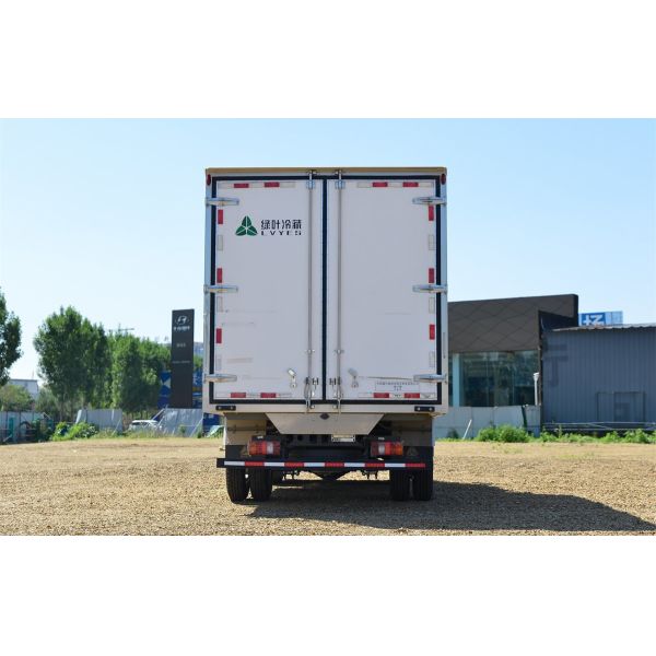 SINOTRUK HOWO Comandante 160 caballos de fuerza 4X2 4,1 metros camión refrigerado (nacional uno a seis) (Green Leaf refrigerado)
