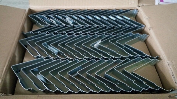OEM Customized Size Zinc Plating Reusable Steel Crate Clips Metal Stamping Parts for Wooden Boxes