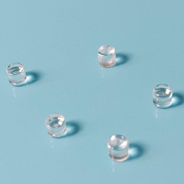 Smooth Fused Quartz Substrate Conical Cavity For Optical Sample Analysis