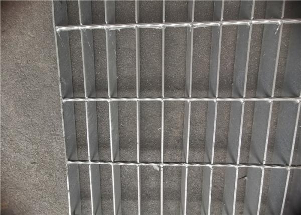 Pedestrian Catwalk Steel Grating Serrated Hot Dipped Galvanized Grating
