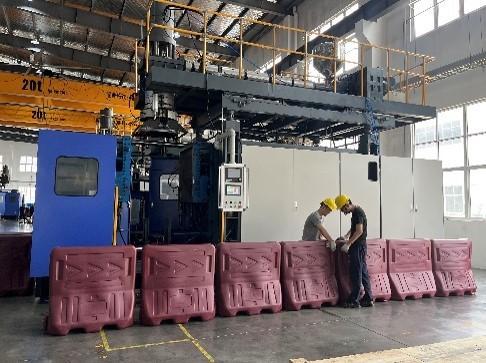 Roadblocks Plastic Extrusion Blow Molding Machine 160L EBM HDPE Traffic Road
