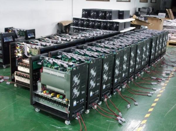 A proteção do impulso Lcd + alta freqüência em linha conduzida levanta 120vac para o escritório