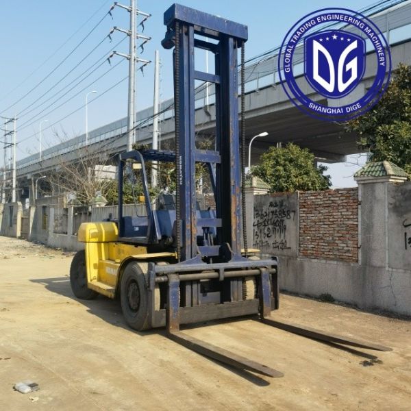 10 т FD100 Подержанный вилочный погрузчик Komatsu с сильной гидравлической машиной