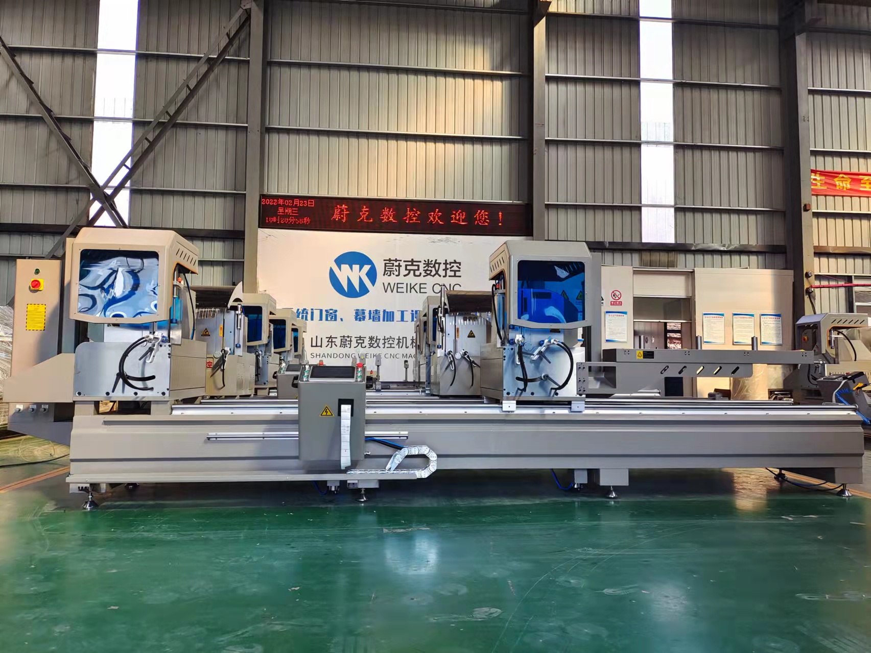 митра двойника CNC 6000mm главная увидела автомат для резки оконной рамы Upvc 45 градусов