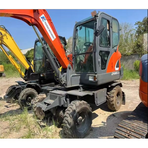 Baixo Preço 4265mm Dumping Height Usado Orange Doosan DX60W Excavadora de Roda