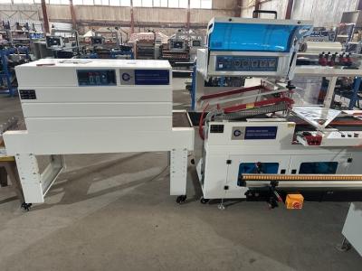 Automatic Heat Shrink Film Wrapping Machine 220V 50Hz for Industrial Packaging
