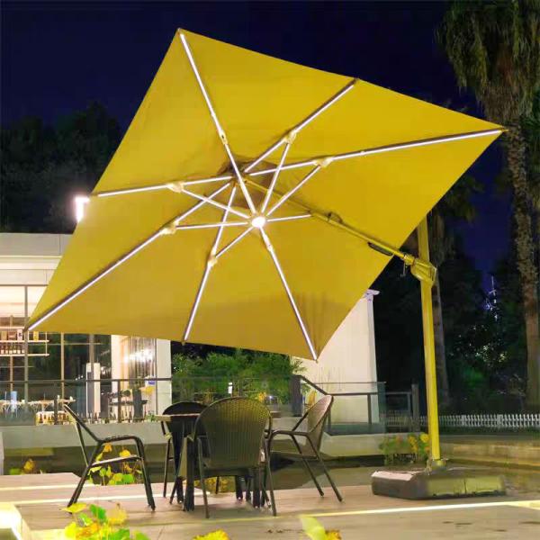 Parapluie de patio en extérieur avec cadre en aluminium de couleur personnalisée et tissu résistant à l'eau