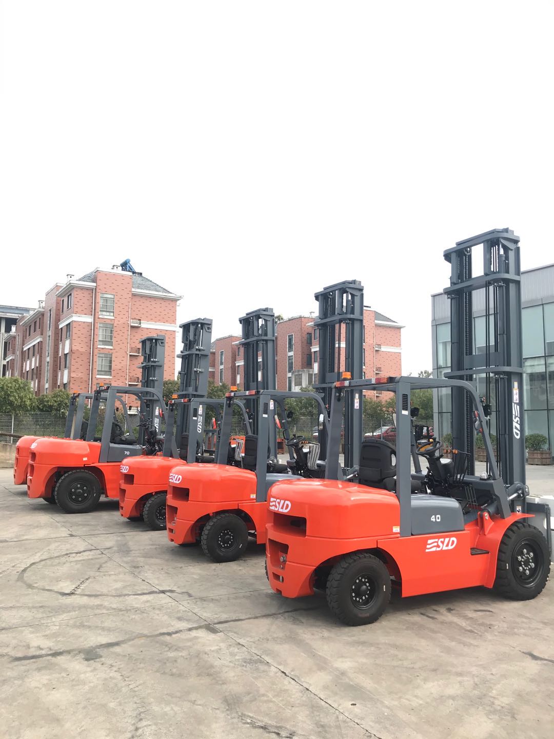 Двигатель 4000kg ISUZU нагружает промышленную платформу грузоподъемника для склада