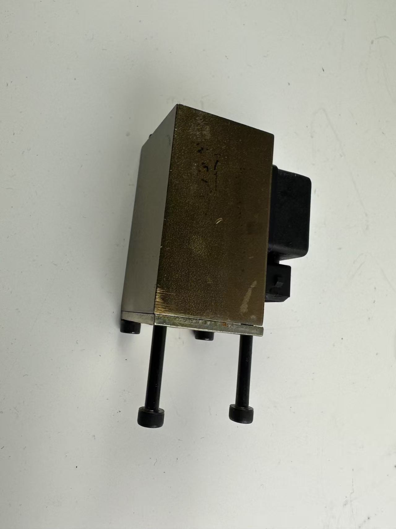0009736081 solenoid valve Linde Reach Stacker Parts