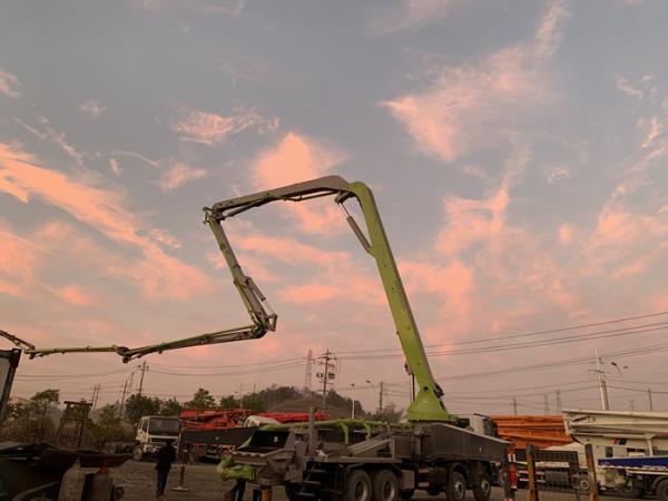 Zoomlion Used Concrete Pump Truck 180M3/H 60m 4 Alex Actors 4141