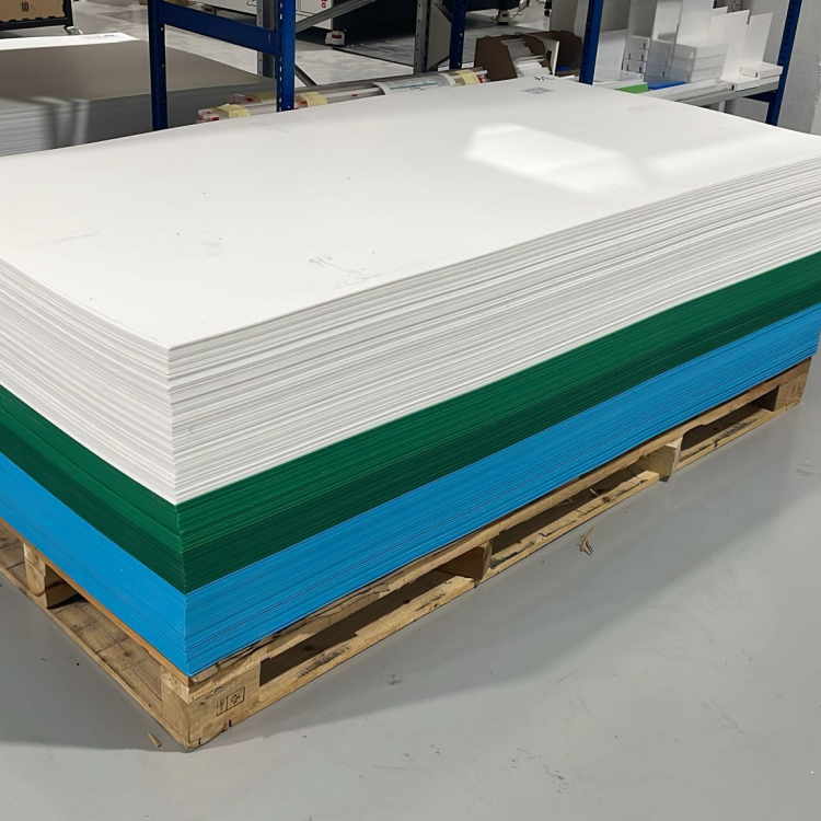 Translucent Plastic Acrylic Sheet 1220x2440mm 4*8 Ft For Displays