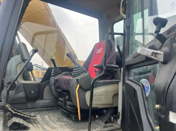 Excavateurs lourds d'occasion CAT 323 de 23 tonnes Excavateur d'occasion d'origine bien entretenu