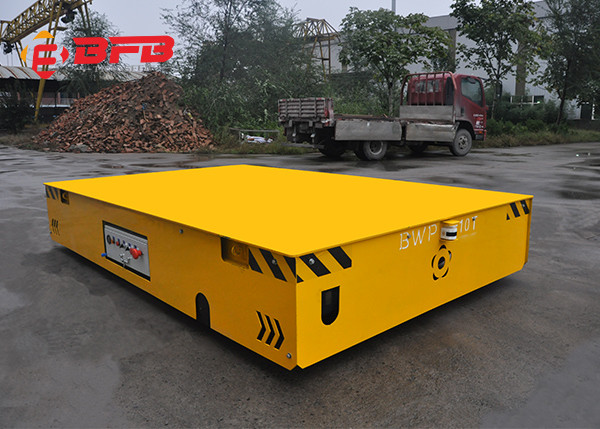 Тележка для переноса руля 10T Trackless Electric на полу мастерской