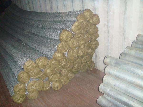 china supplier barbed wire chain link fence, stainless steel chain link fence