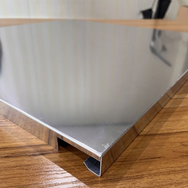 600x600mm Aluminum Metal Ceiling Non Perforation Aodnized Half Mirror Aluminum Hook On Panel