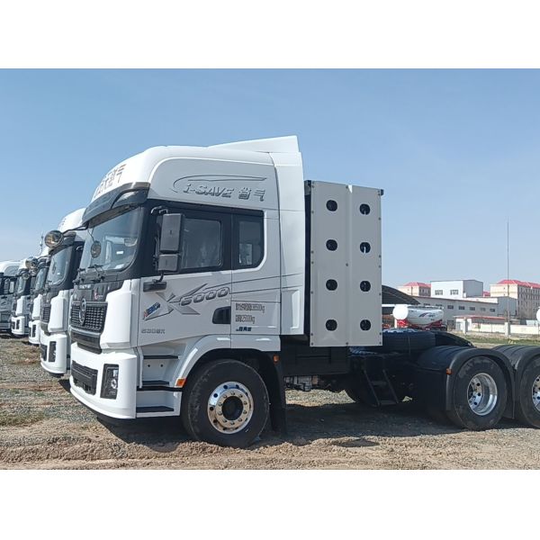 Shacman X5000 6X4 10 Wheel New Tractor Truck Engine Capacity 8L