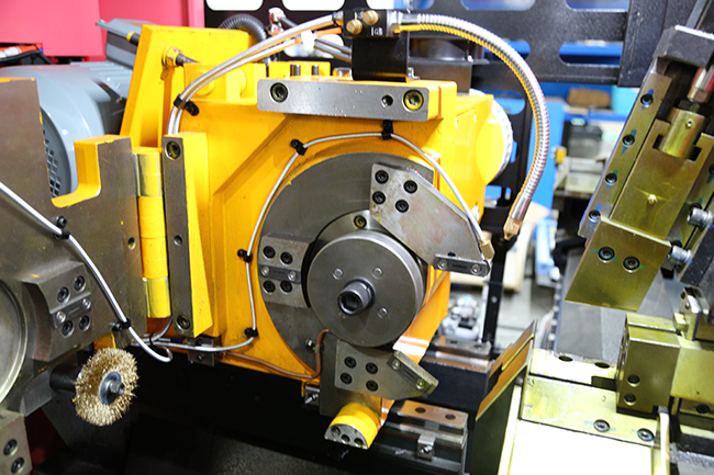 5.5KW machine à scie circulaire CNC type hydraulique 5.5mpa machine à scie circulaire à grande vitesse