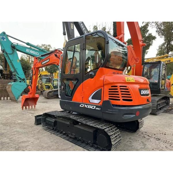 Korean Original Doosan DX60 Excavator in Durable and with Original Hydraulic Cylinder