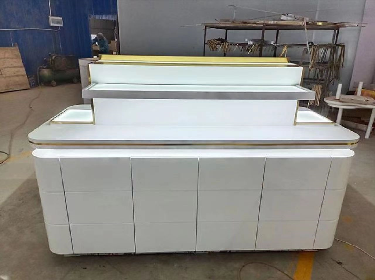 Fashion Anti Rust Luxury Display Cabinets Hardware Showcase Cosmetic Display Cases Shopping Mall