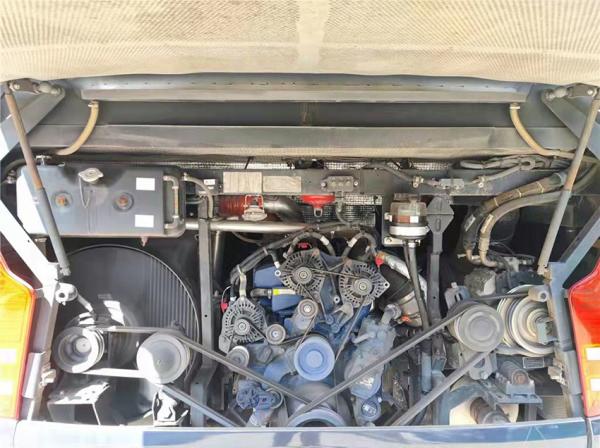 Autocarro de segunda mão Yutong 51 lugares, Euro 5 LHD Diesel Autocarro turístico usado