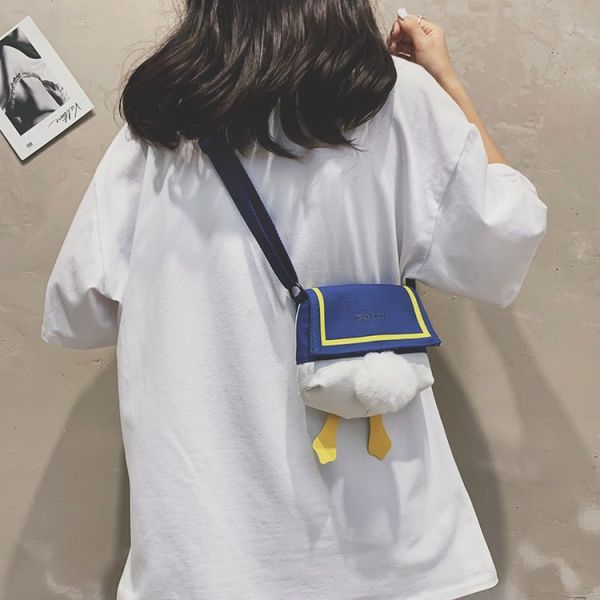 Cute little Donald Duck canvas bag ins Japanese Harajuku girl crossbody bag student animal cartoon customs logo bag