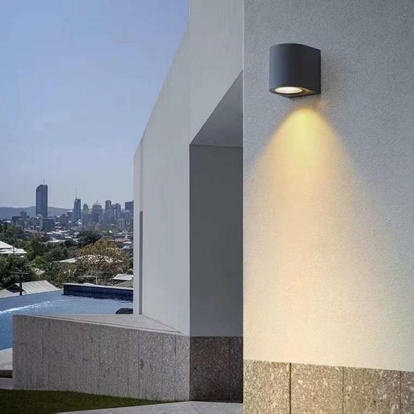 Automatically Charging Solar LED Wall Light With 20 Lumens And 3 SMD Leds
