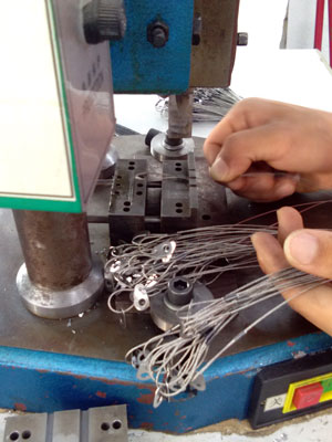 Adjustable Suspension Cable Kit with Gripper for Lighting Systems